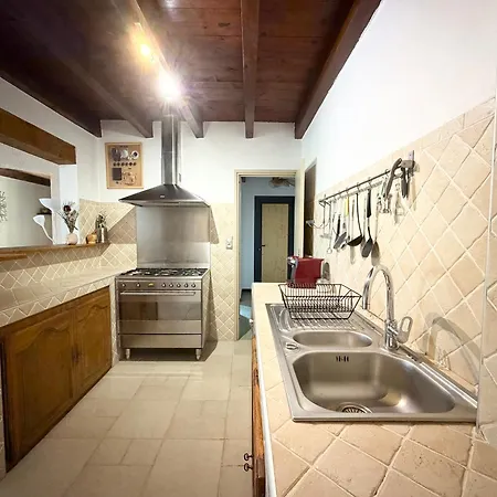 Maison Calme Chaleureuse Avec Piscine Pres De Uzes Vakantiehuis