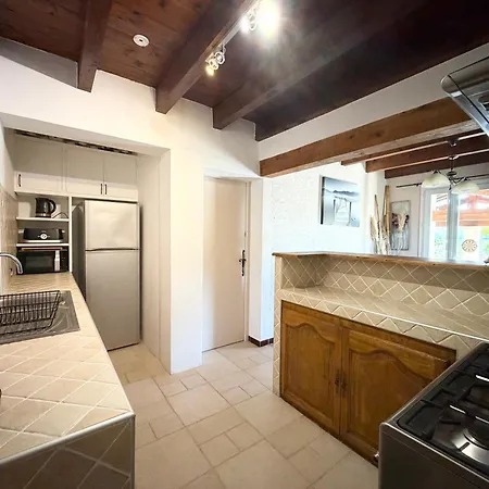 Nyaraló Maison Calme Chaleureuse Avec Piscine Pres De Uzes
