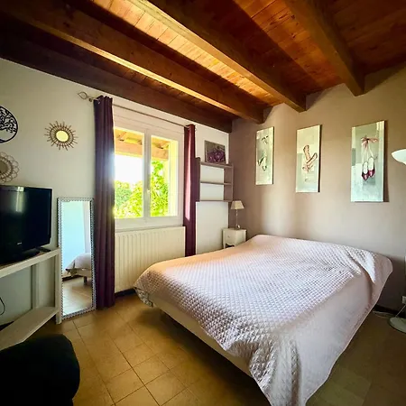 Maison Calme Chaleureuse Avec Piscine Pres De Uzes Vakantiehuis